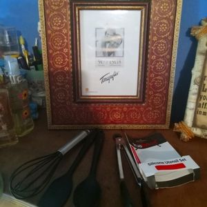 5 by 7 inch Terragraphics frame & 4 piece silicone mini cooking set